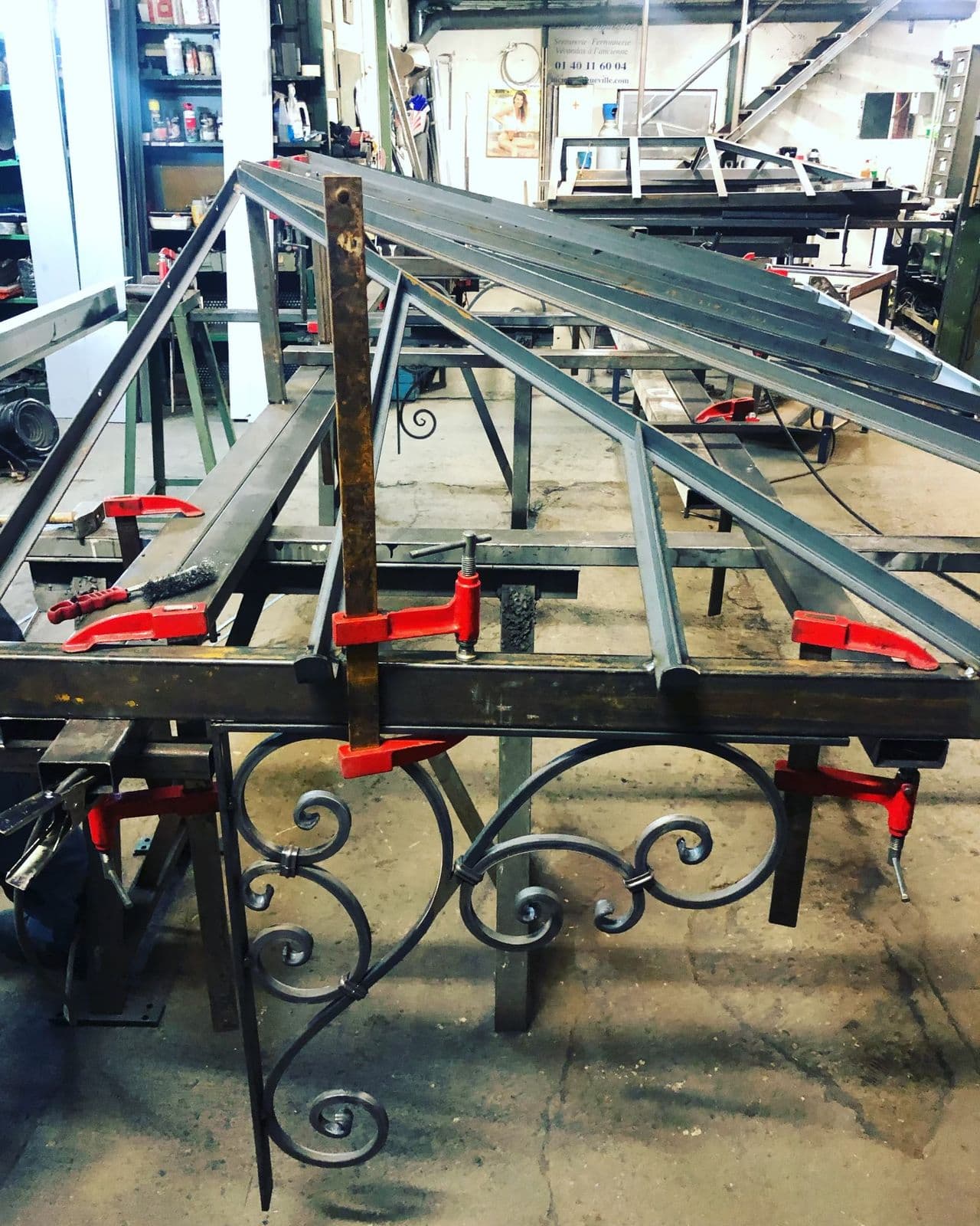 Marquise forgée en cours de fabrication